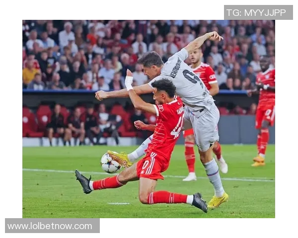 意甲激战热刺与巴萨握手言和红牌事件引发全场热议与争议